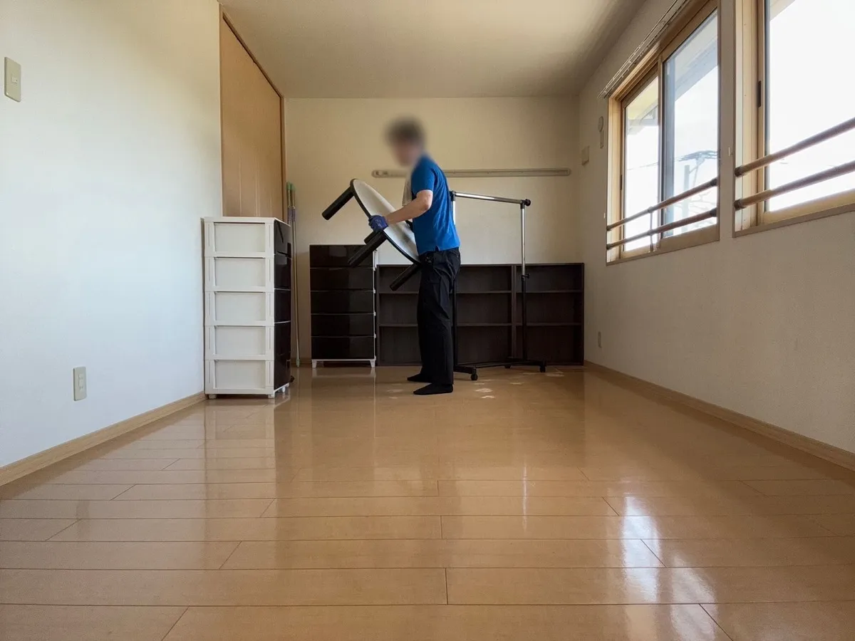 「2LDKのマンションから棚・机などを回収させていただきました」作業写真