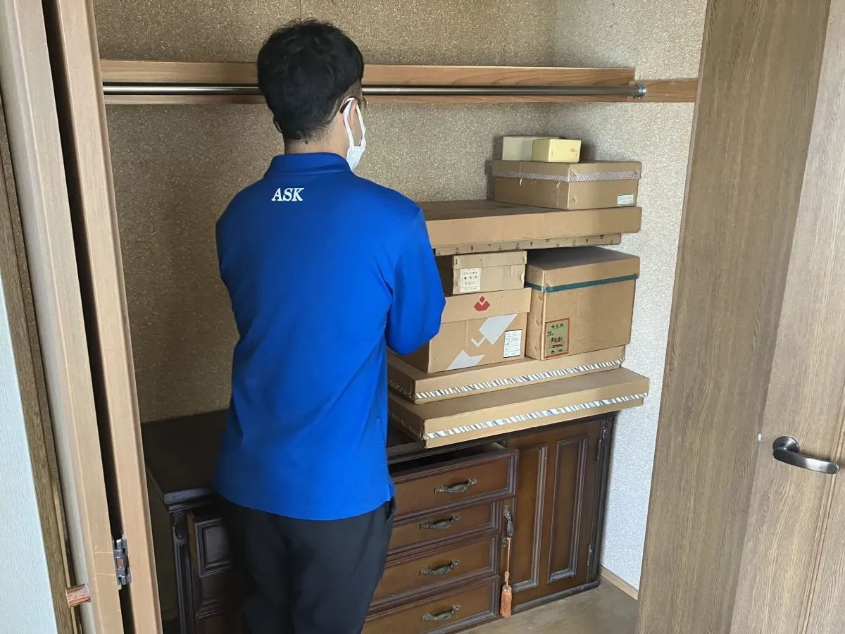 「4LDKの一戸建てから冷蔵庫などを回収させていただきました」作業写真