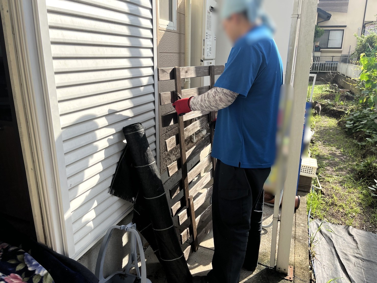 「お庭で使われていたすだれやロールシートなどを回収しました」作業写真