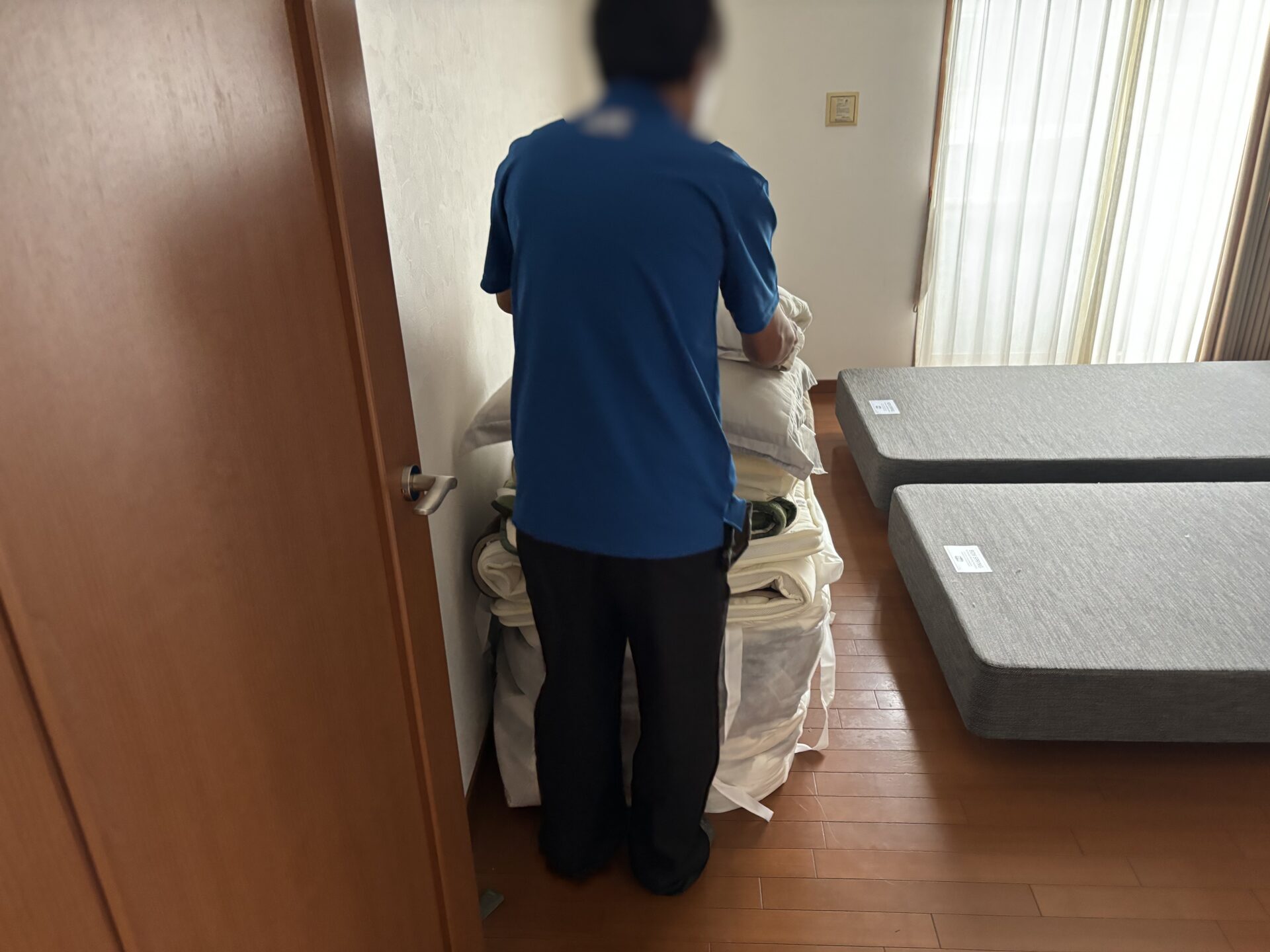 「4LDKのアパートのお部屋からマットレスなどを回収しました」作業写真